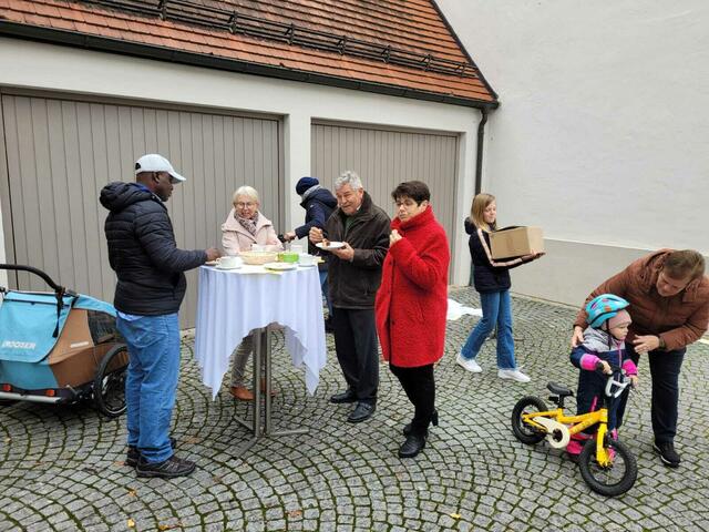 Stärkung im Hof. | Foto: Christine Baumgartner