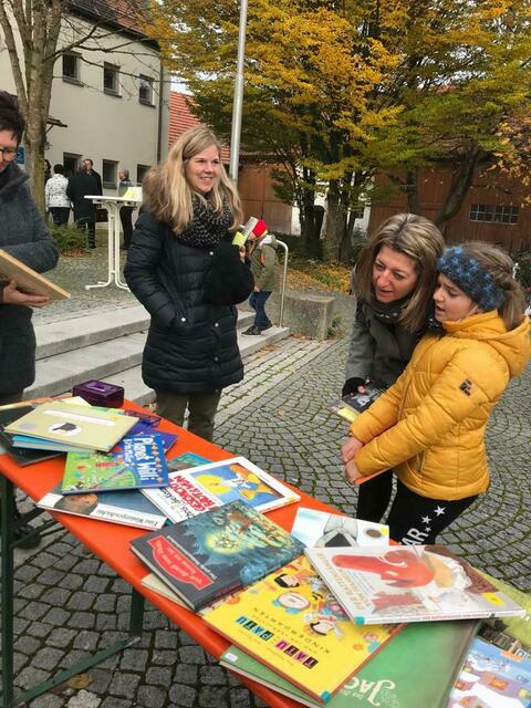 Ist etwas Interessantes für mich dabei? | Foto: Christine Baumgartner