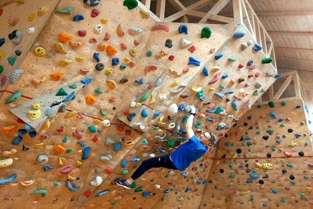 Kanu Schwaben Mitglied Thomas Famulla an der Kletterwand