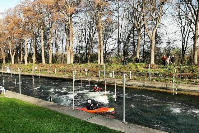 November Paddler am Eiskanal in Augsburg