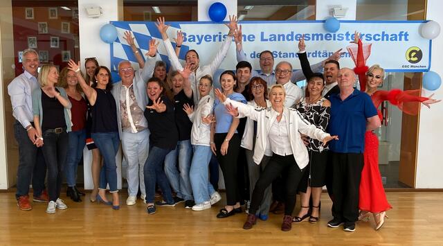Fanclub des TSC dancepoint on Tour bei der Bayerischen Meisterschaft Standard der Hauptgruppen in München