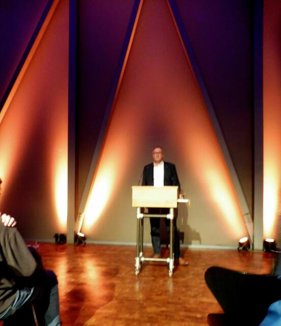 Im Innern der Reithalle, Vortrag von Dr. Jens Binner, Direktor ZeitZentrum Zivilcourage.