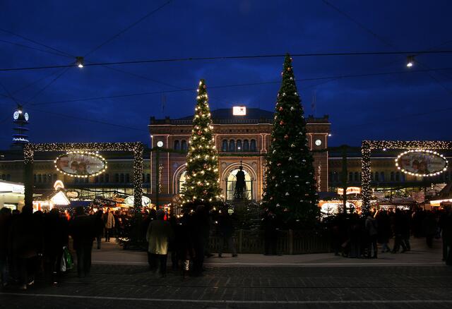 Weihnachtsmarkt vor dem Hauptbahnhof