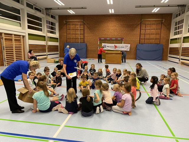 Der Einsatz wurde natürlich belohnt. Jedes Kind bekommt eine Urkunde als Teilnahmebestätigung.