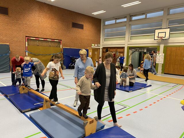 Balance: Erreiche das Ziel, ohne umzukippen oder herunterzurutschen.