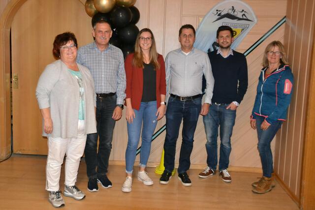 Auf der Mitgliederversammlung im Oktober 2022 wurde die Leitung der Abteilung gewählt (v.l.n.r: Conny Metzger, Harald Meitinger, Sophia Meitinger, Sacha Braun, Johannes Metzger, Inge Abmair).