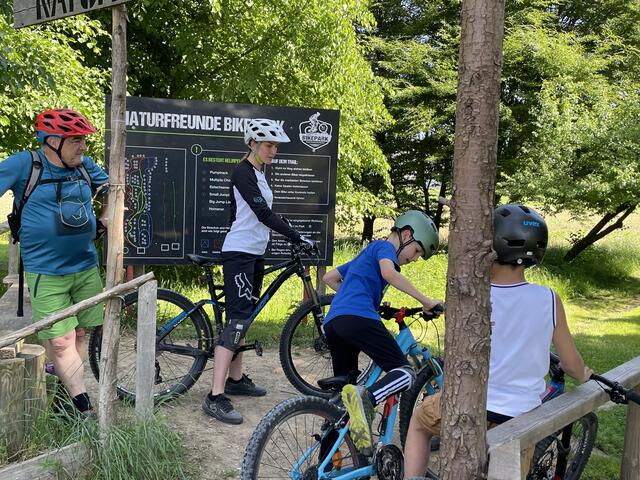 Im Juni besuchte das Rennteam der Abteilung Alpin den Bikepark der Naturfreunde Gersthofen.