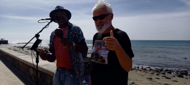 Havanna-Maspalomas-Hasalaha ...Eduardo from Cuba in Maspalomos and Bronco54 from Haslalahe/Palatia...photographed by a friendly woman...