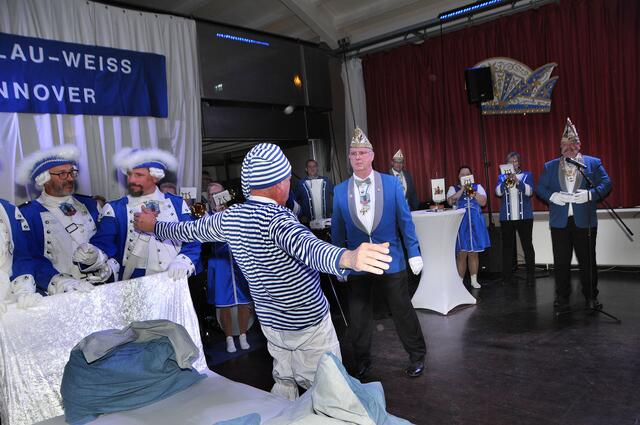 Prinzenwecken bei der Funkenartillerie Blau-Weiß Hannover-Döhren