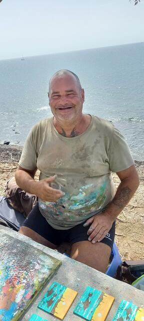 The Painter BEACHBANK who lives since 25 years in Maspalomas...naive Kunst...FotoArchiv Merkel+Merkel