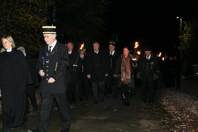 Schweigemarsch zur Halle