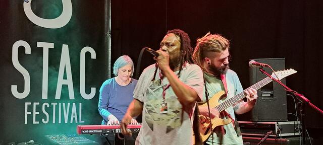 authenitischer Reggae mit WHO DEM A