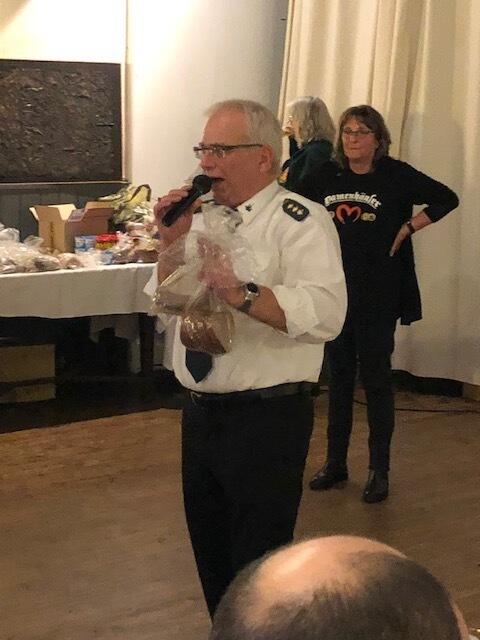 Versteigerung von Wurstpaketen