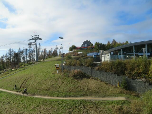 Auch hier rasen die Räder hinab.