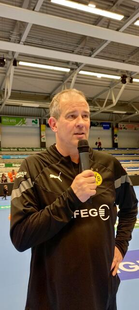 Henk Groener analysiert das Match...Foto Wolfgang Merkel