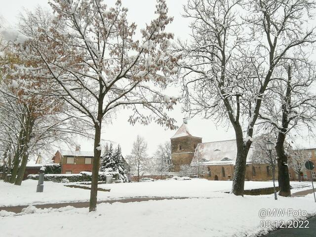 Nebraer Kirche im Schnee - 4.12.2022 !!! Gartenschau -Sonntagsbilder 2022 !!!  Temperaturen: Früh 6:11 0,7 Grad minus / 11:01h 2,3° plus / 13:22 h 4,9° plus