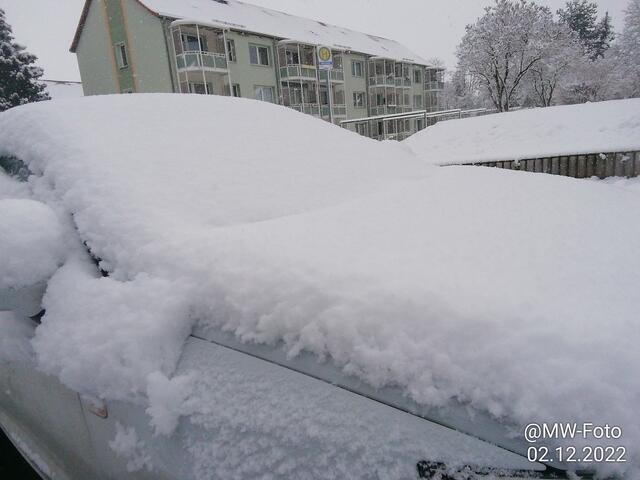 20 cm Neuschnee - 4.12.2022 !!! Gartenschau -Sonntagsbilder 2022 !!!  Temperaturen: Früh 6:11 0,7 Grad minus / 11:01h 2,3° plus / 13:22 h 4,9° plus