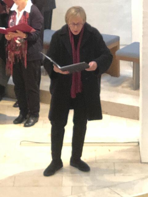 Sopranistin Adelinde Rößner überzeugte mit glasklarer Stimme bei den Ellgauer "Adventsklängen".