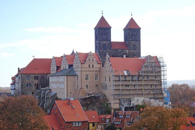 Schlossberg mit Stiftskirche und Schloss