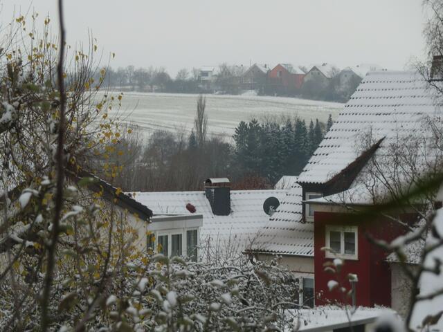 Blick aus dem 1. Stockwerk am 02.12.2022 in Richtung FLUGPLATZ DORF.