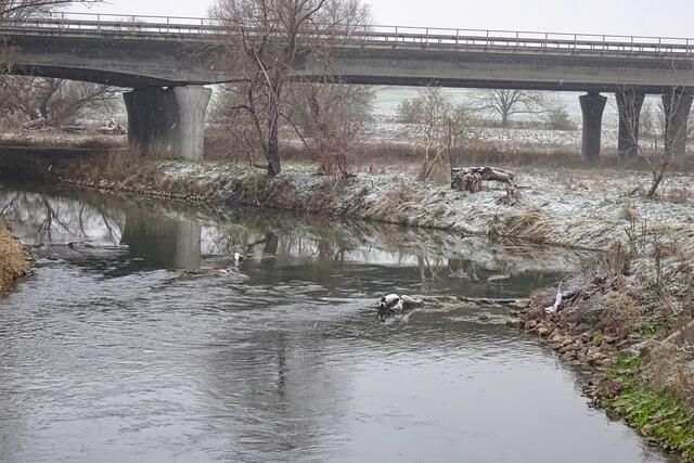 Bode mit Autobahnbrücke A14 , rechts im Bild ist der Verlauf der alten Bode.