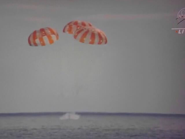 . . . “Splashdown“ im Pazifik, . . . “Orion" ist zur Erde zurückgekehrt . . .
