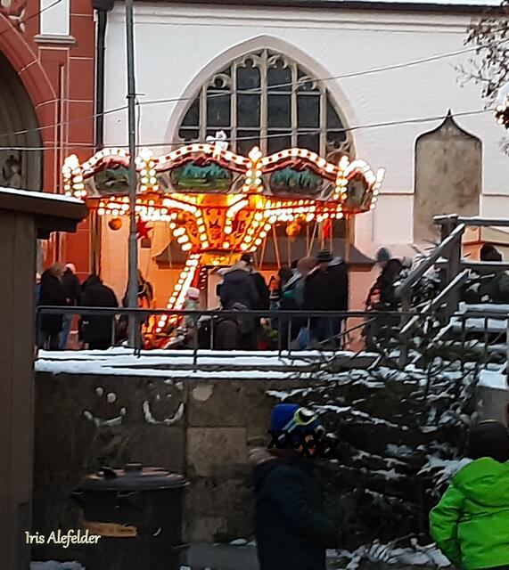 Mit Kinderkarussell | Foto: Iris Alefelder