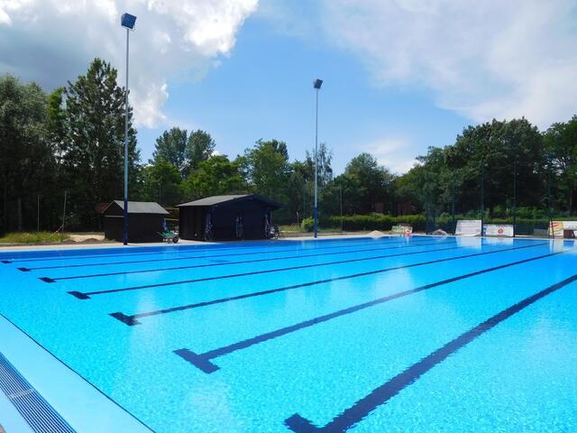 Der Swimmingpool des Duisburger SV98 an der Wedau