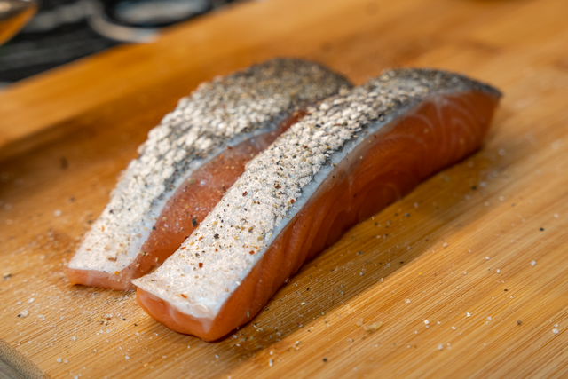 Aus dem Kochstudio von Sabina Scherer - Seelachs gebraten mit Lauchgemüse | Foto: FSeventfoto
