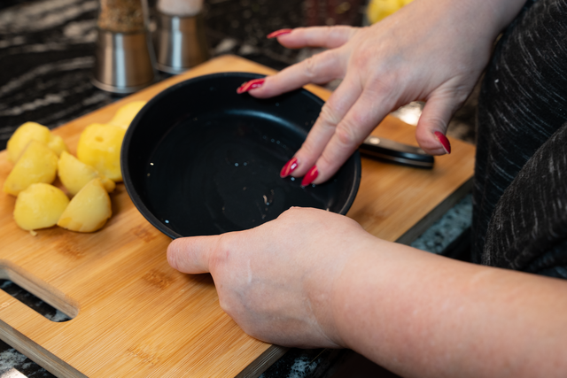 Aus dem Kochstudio von Sabina Scherer - Seelachs gebraten mit Lauchgemüse | Foto: FSeventfoto