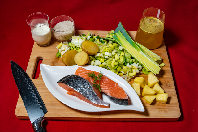 Aus dem Kochstudio von Sabina Scherer - Seelachs gebraten mit Lauchgemüse - Die Zutaten | Foto: FSeventfoto