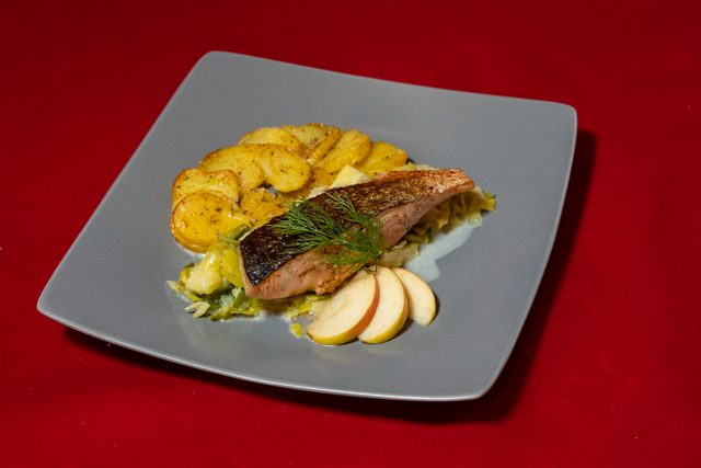Aus dem Kochstudio von Sabina Scherer - Seelachs gebraten mit Lauchgemüse (Variante) | Foto: FSeventfoto