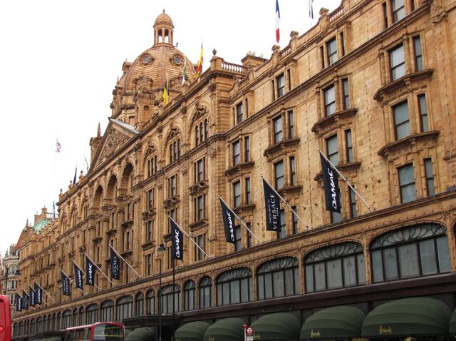 Wer exclusiv einkaufen möchte, ist bei Harrods richtig.
