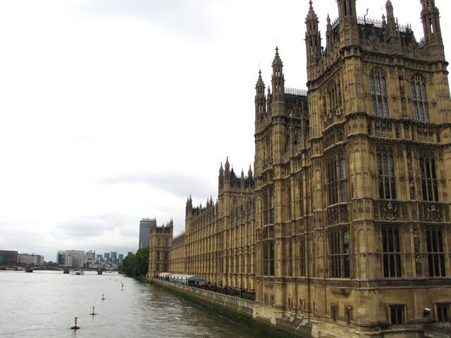 Der Westminsterpalast, der zum Welterbe der UNESCO gehört, ist der Sitz des Parlaments.