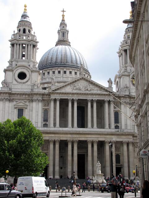 Die St.-Pauls-Kathedrale ist eine der größten Kirchen der Welt.