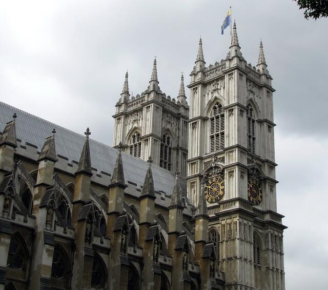 Die Westminster Abbey, Krönungsort der englischen Könige, gehört ebenfalls zum Ensemble Westminster Palast und Big Ben.