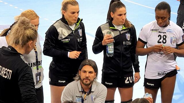 Supertrainer und Frauenflüsterer Adrian Vassile, der CSM Bucuresti zu einem WeltklasseTeam um Neagu geformt hat...Champions League Favorit mit Audi Györi...Lichtjahre von der Sport Union Neckarsulm entfernt...finanziell, Traininsgmöglichkeiten, Unterbau...spricht durchgehend Englisch im Weltteam CSM Bukarest...