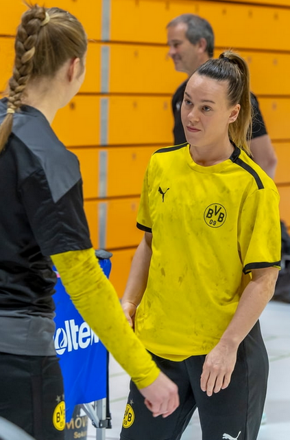 Emma Olsson und Frida Rönning, der BVB Innenblock, Super Defense aus Skandinavien...
Foto BVB Press Wolfgang Stummbillig