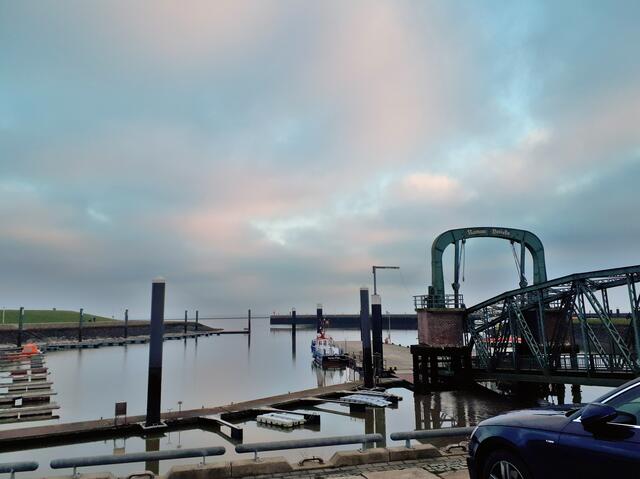 Abschied vom Nassau-Hafen mit Nassau-Brücke