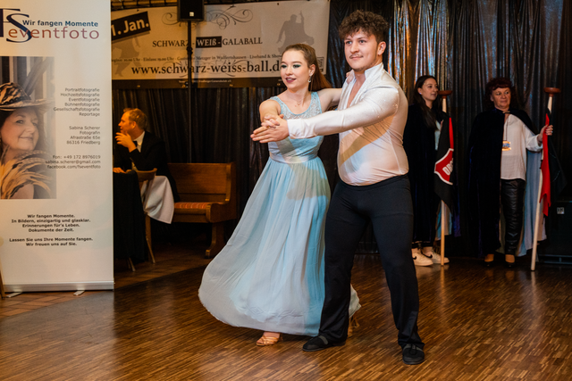 ORCC-Friedberg Schwarz-Weiß-Ball 2023 - ORCC-Tänzer Hannah Wollrab und Ralf Gimpel | Foto: FSeventfoto