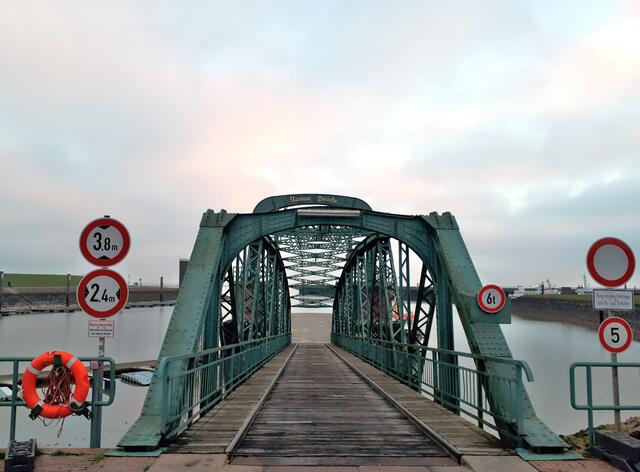 An der Nassau-Brücke