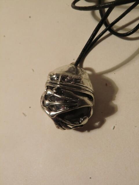 Frosch in Silber mit Moosachatkugel