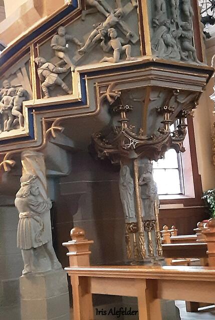 Unter der Kanzel | Foto: Iris Alefelder