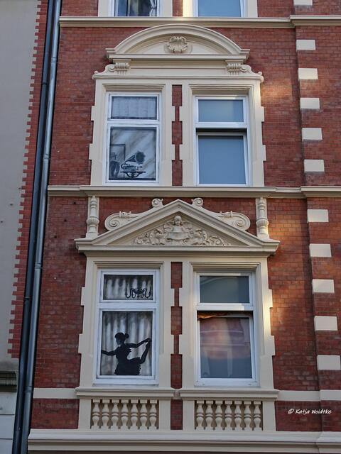 Streetart in Hannover - "Fensterbilder" in der Grotestraße in Linden-Nord (Foto: Katja Woidtke)