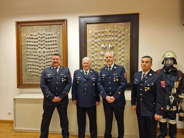 60 Jahre Vereinszugehörigkeit von Siegfried Geiger | Foto: Feuerwehr Friedberg