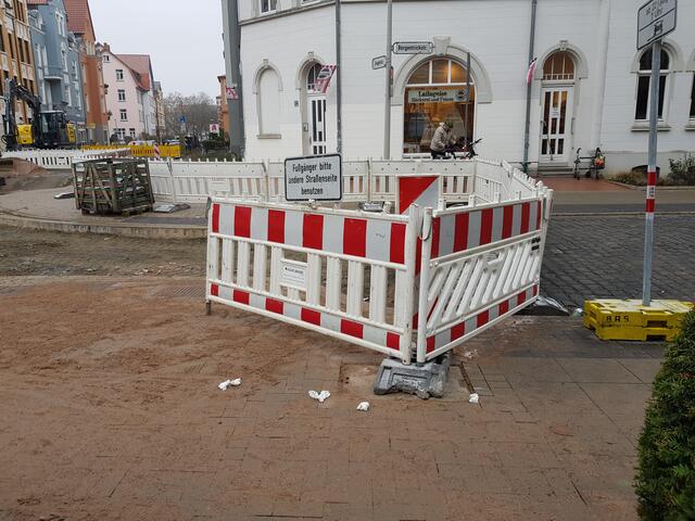 "Wo geht's lachg? - Ach egal" Ob das auch egal ist wenn er/sie stürzt?