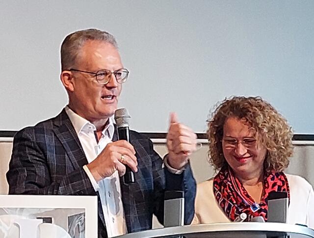 Martin und Erna Engelmayr im Gottesdienst der Landsberger Vineyard-Gemeinde zum Thema „Start in die MarriageWeek" | Foto: Foto-Archiv des Landsberger MarriageWeek-Forums