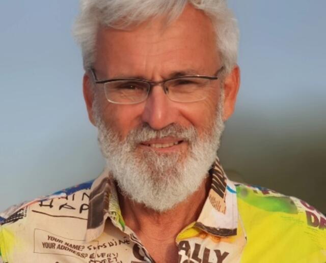 Wolfgang Merkel/Haßloch/Mannheim/Dortmund/Maspalomas
investigativer Journalismus, Fotograf, StreetART, Malerei, Blogger etc.
berichtet regelmäßig über die Damenhandballbundesligafrauenschaft von Borussia Dortmund, dito Sport Union Neckarsulm, die Flames aus Bensheim, die Ketscher Kurpfalzbären, Berichte über neue musikalische Entwicklungen, über Kunstausstellungen wie "Becoming Cobra" usw.
Foto by Irena Merkel/Haßloch/Maspalomas