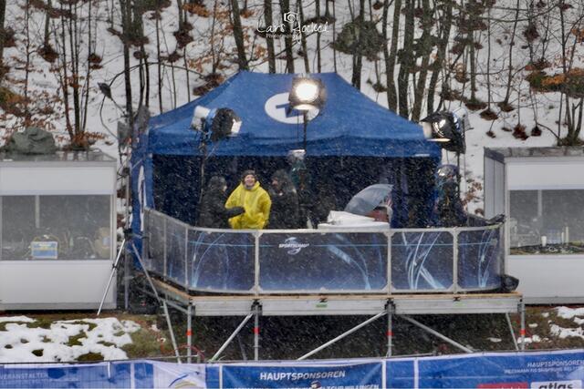 TV berichtet vom Skispringen