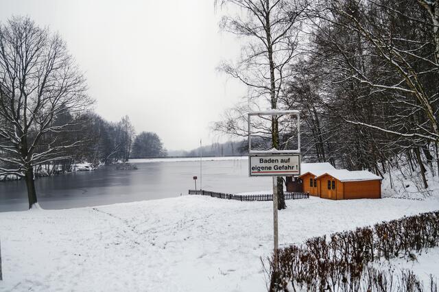 Osterteich mit Badestelle im Winter (Archiv)
